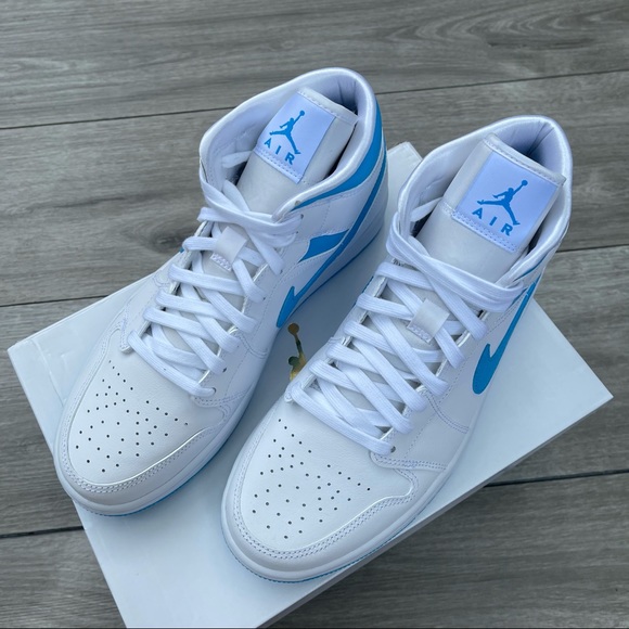 Air Jordan 1 mid UNC women - Picture 5 of 9